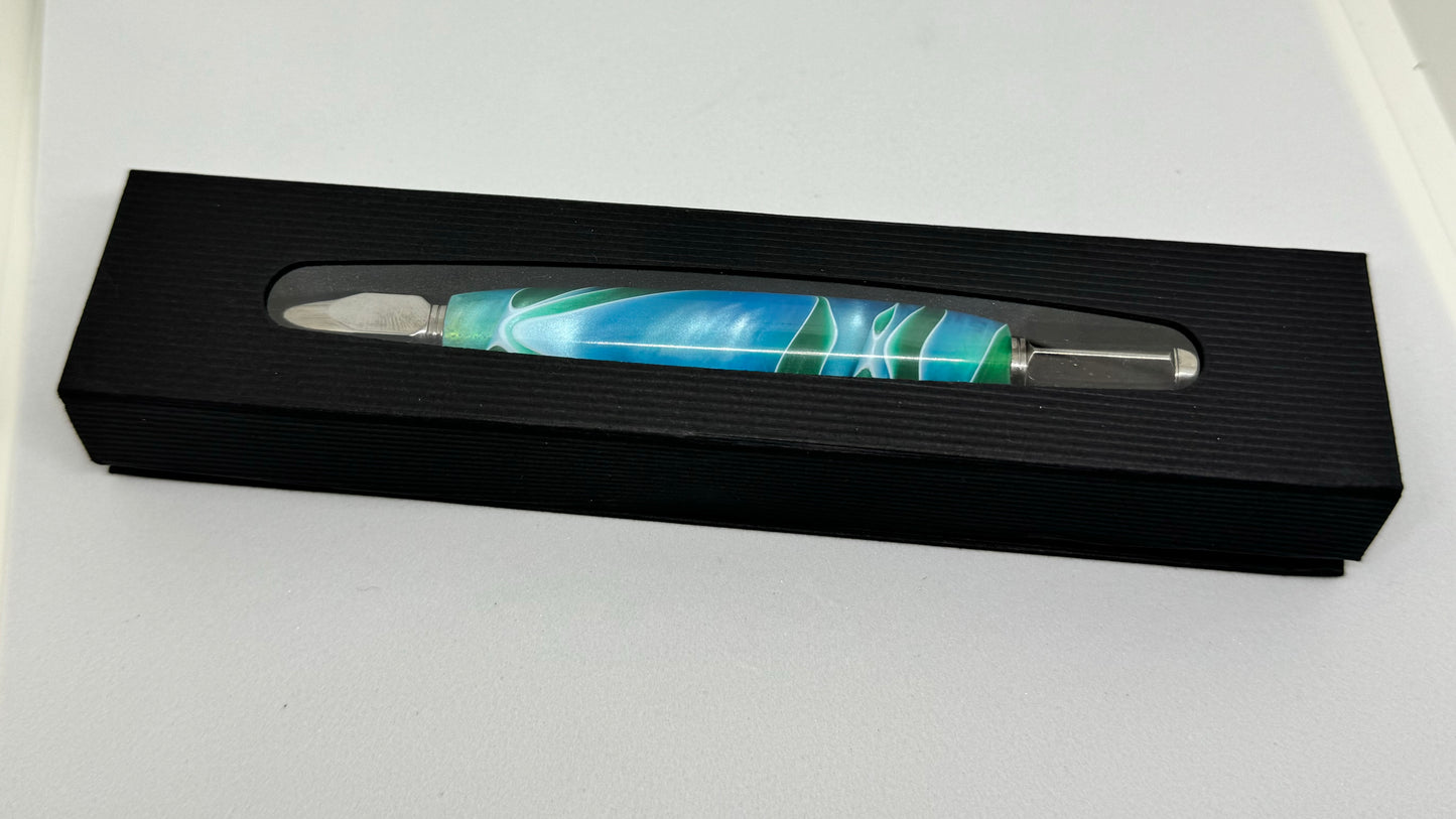 Blue-green resin pen