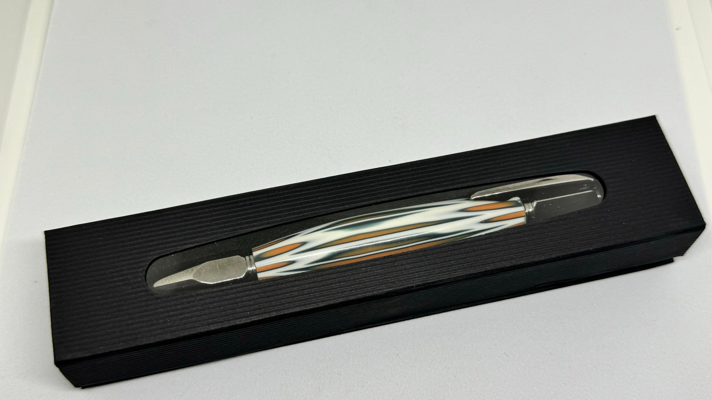 White resin pen
